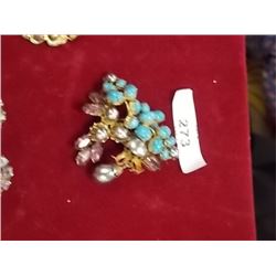 VINTAGE RHINESTONE JEWELRY - BROTCH - TURQUIOSE STONES - missing a couple