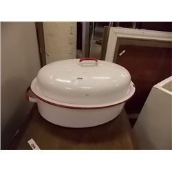 VINTAGE ENAMEL ROASTER WITH LID
