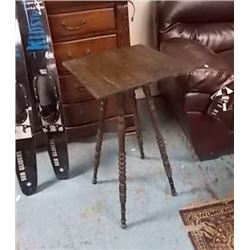 VINTAGE OAK SIDE TABLE