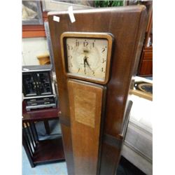 VINTAGE WESTING HOUSE CLOCK WITH BUILT IN RADIO ON THE SIDE - RADIO TESTED AND WORKING WITH NEW TUBE