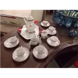 TEA SET WITH PLATE - 16PC TTL