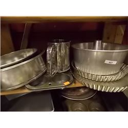 LOT OF BAKING PANS