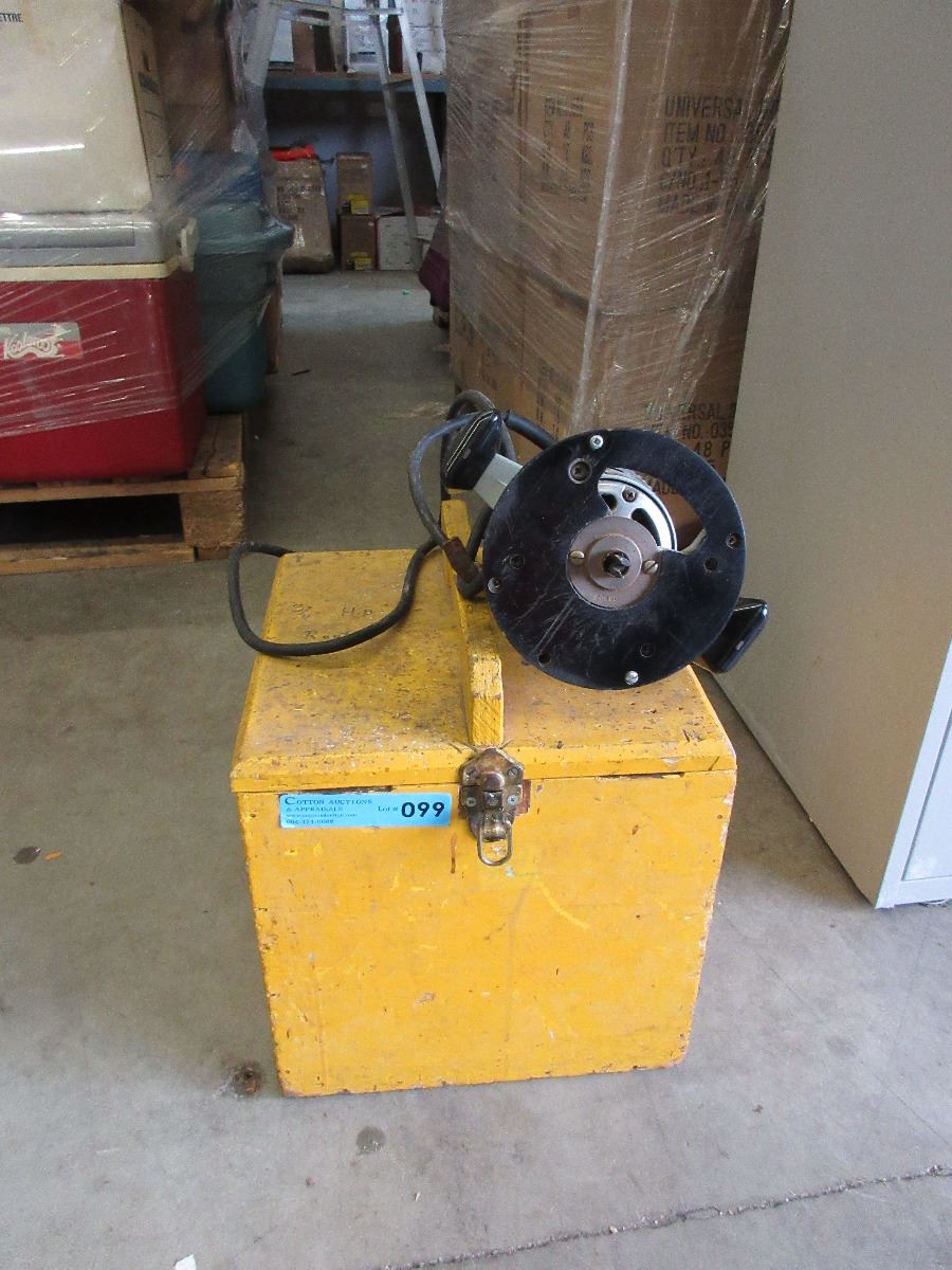 3/4 HP router in wood box - used