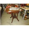 Image 1 : Vintage parlour table