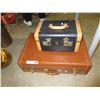Image 1 : 2 Vintage suitcases