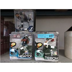 6 NFL figurines
