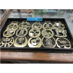 Tray of collectible horse brasses - 15 pieces