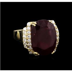 22.81ct Ruby and Diamond Ring - 14KT Yellow Gold