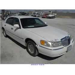 2001 - LINCOLN TOWN CAR / REBUILT SALVAGE / BONDED TITLE