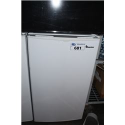 MAGIC CHEF WHITE BAR FRIDGE