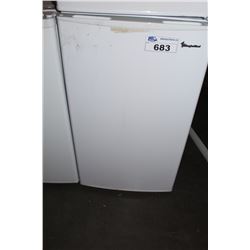 MAGIC CHEF WHITE BAR FRIDGE