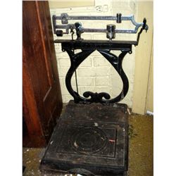 ANTIQUE SCALE
