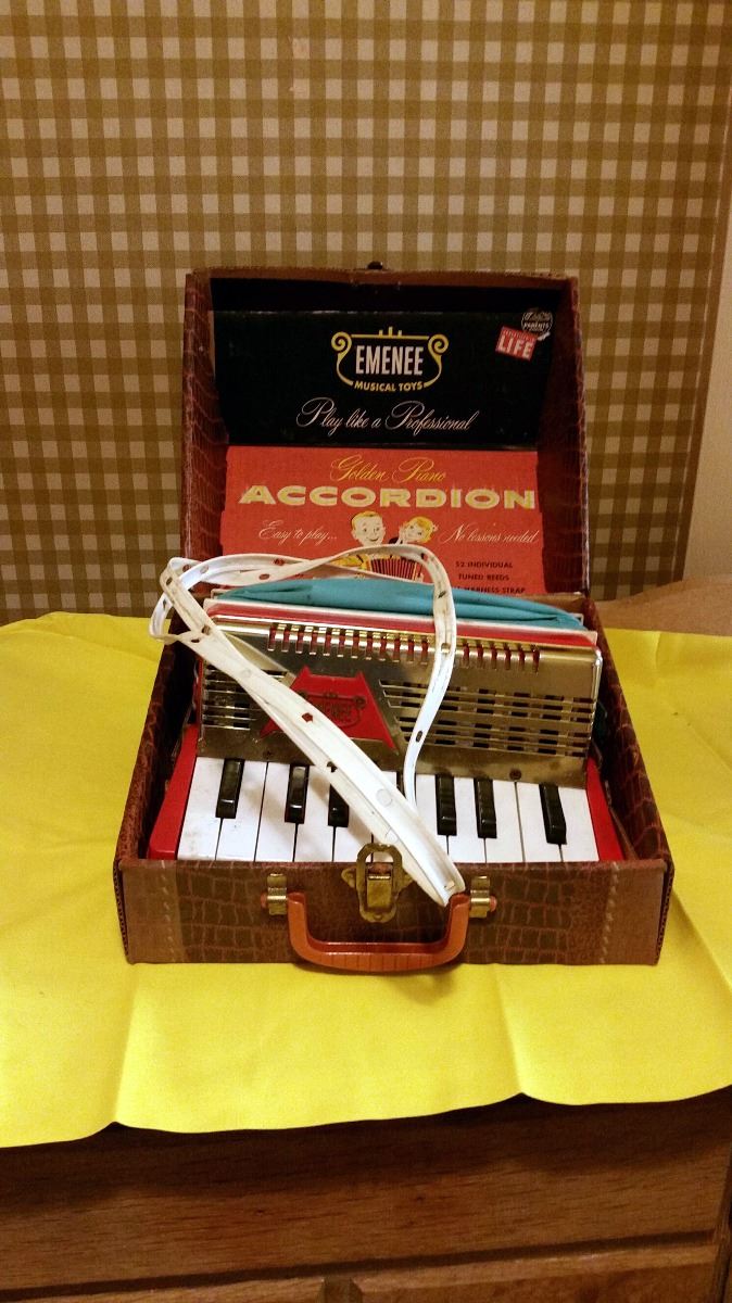 emenee golden piano accordion