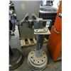 Image 1 : Pedestal Vise