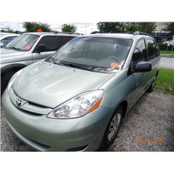 2006 Toyota Sienna CE 5-Dr. 7-Pass. Mini Van