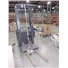 Image 2 : 3000 Lb Capacity Caterpillar Narrow Aisle Forklift Lift Truck