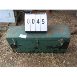 COLLECTIBLE CAR TRUNK ANTIQUE METAL