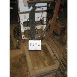 COLLECTIBLE ANTIQUE SCALE