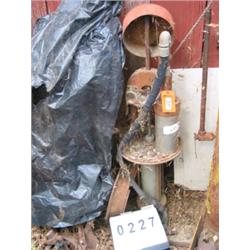 COLLECTIBLE GASOLINE PUMP ANTIQUE