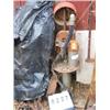 Image 1 : COLLECTIBLE GASOLINE PUMP ANTIQUE