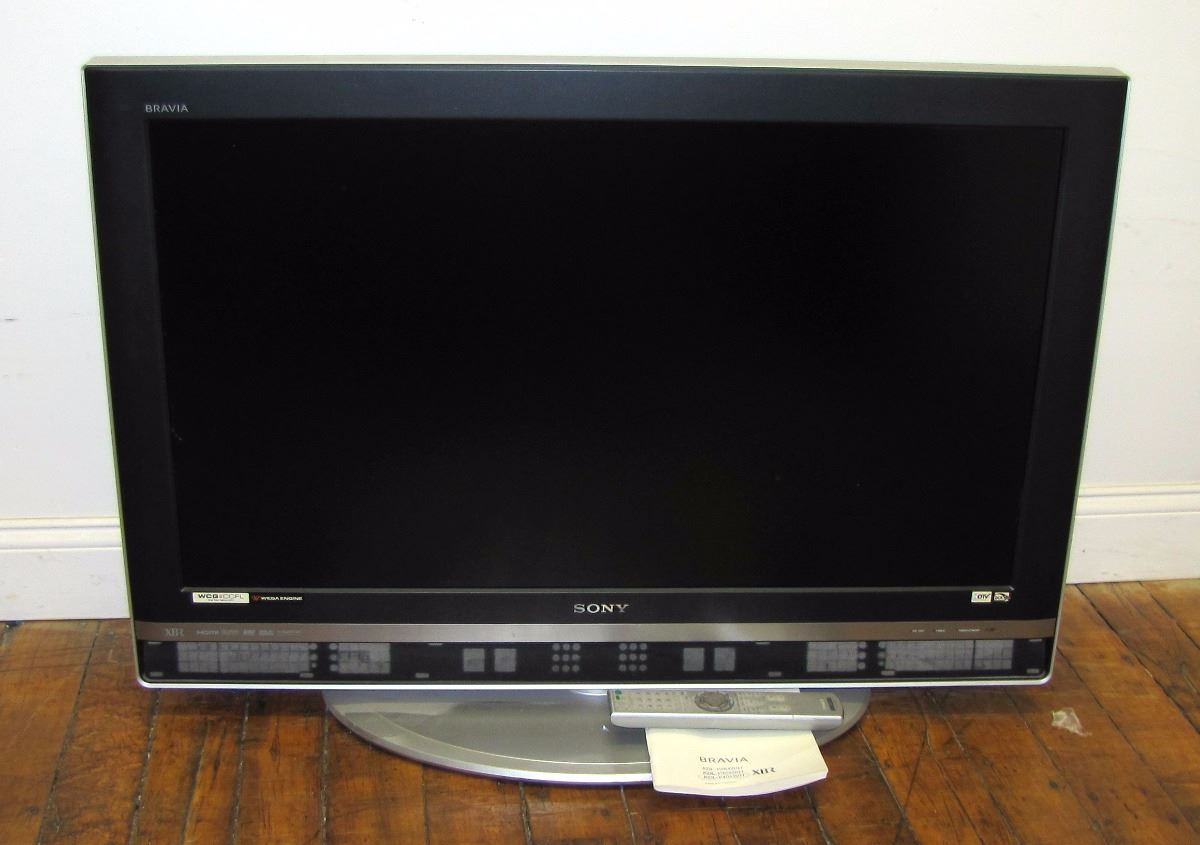 Misc Personal Property Electronics 1 Sony Bravia 40 Flat Screen Tv And Remote With Stand Tv