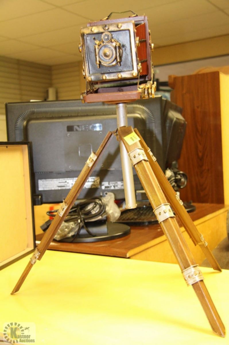 REPRO OLD CAMERA ON STAND