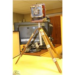 REPRO OLD CAMERA ON STAND