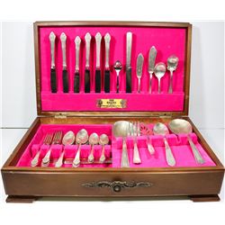 ROGERS & SONS SILVERWARE SET WITH CASE