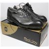 Image 1 : PAIR OF NEW GOLF SHOES - SIZE 13