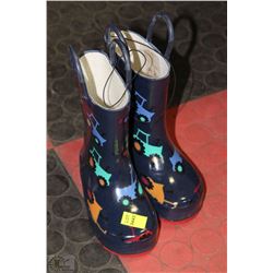 PAIR OF CHILDRENS RUBBER BOOTS