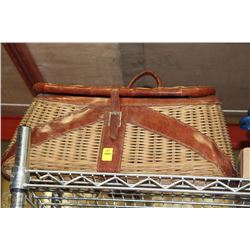 VINTAGE FISH BASKET (MADE IN HONG KONG)