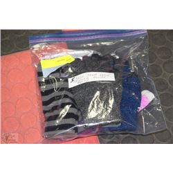 5 PAIRS OF SMART PHONE TEXTING GLOVES