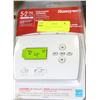 Image 1 : HONEYWELL PROGRAMABLE THERMOSTAT