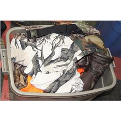 TOTE WITH HUNTING ATTIRE INCLUDING 2 SETS GEAR: