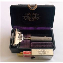 ANTIQUE SAFETY RAZOR & BLADES IN ORIGINAL BOX