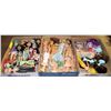 Image 1 : 3 FLATS OF 22 BARBIES & DOLLS WITH ACCESSORIES
