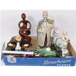 BOX WITH ESTATE ORNAMENT COLLECTION