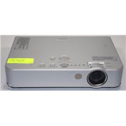 PROFESSIONAL PANASONIC DIGITAL MULTIMEDIA PROJECTOR