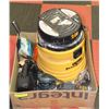 Image 1 : LARGE BOX W/SHOP VAC, ORBITAL SANDER,
