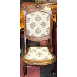 VINTAGE FOLDING ROCKING CHAIR