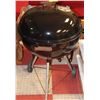 Image 2 : WEBER KETTLE STYLE CHARCOAL BARBEQUE COMES WITH
