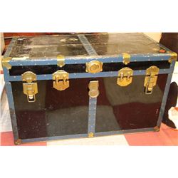 TRUNK 19"X37"X20"H