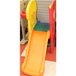 STEP 2 KIDS SLIDE WITH BASKETBALL HOOP ON SIDE