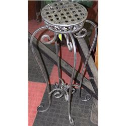 METAL PLANT STAND