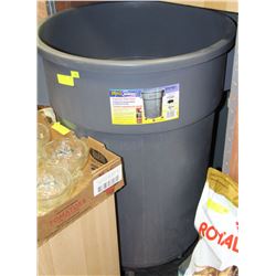 GLADIATOR 44 GALLON/166.6L REFUSE CONTAINER WITH