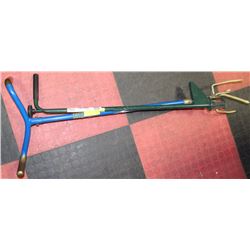 GARDEN CLAW AND WEED HOUND