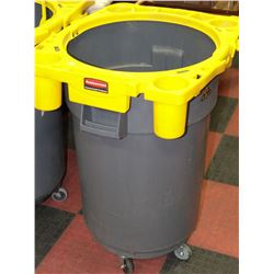 GLADIATOR 44 GALLON/166.6L REFUSE CONTAINER WITH