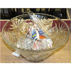 VINTAGE PUNCH BOWL SET WITH 5 CUPS