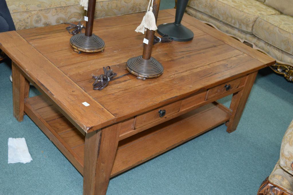 Country Style Coffee Table Attic Heirlooms By Broyhill And A Multi