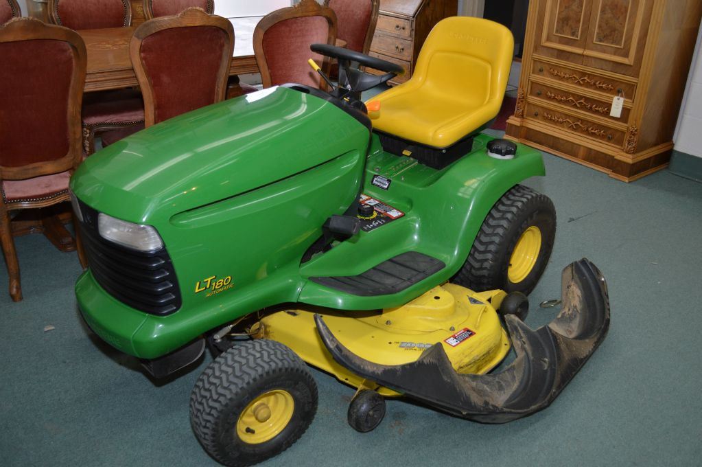 John Deere Lt180 automatic 48" riding mower with mulching attachment